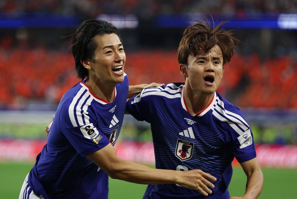 中村敬斗が同点弾も…日本代表にアクシデント、久保建英が負傷交代
