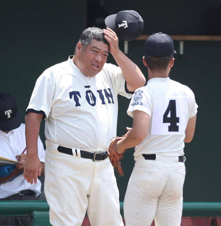 選抜王者・大阪桐蔭がまさかの敗退。春夏連覇の夢、延長の反則打球で幕